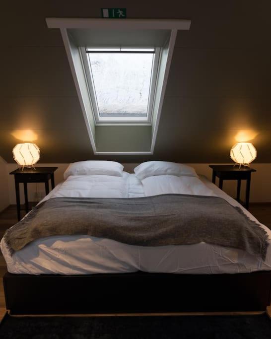 Scenic Penthouse - Ocean View & Skylight Windows Apartment Siglufjordur Exterior photo
